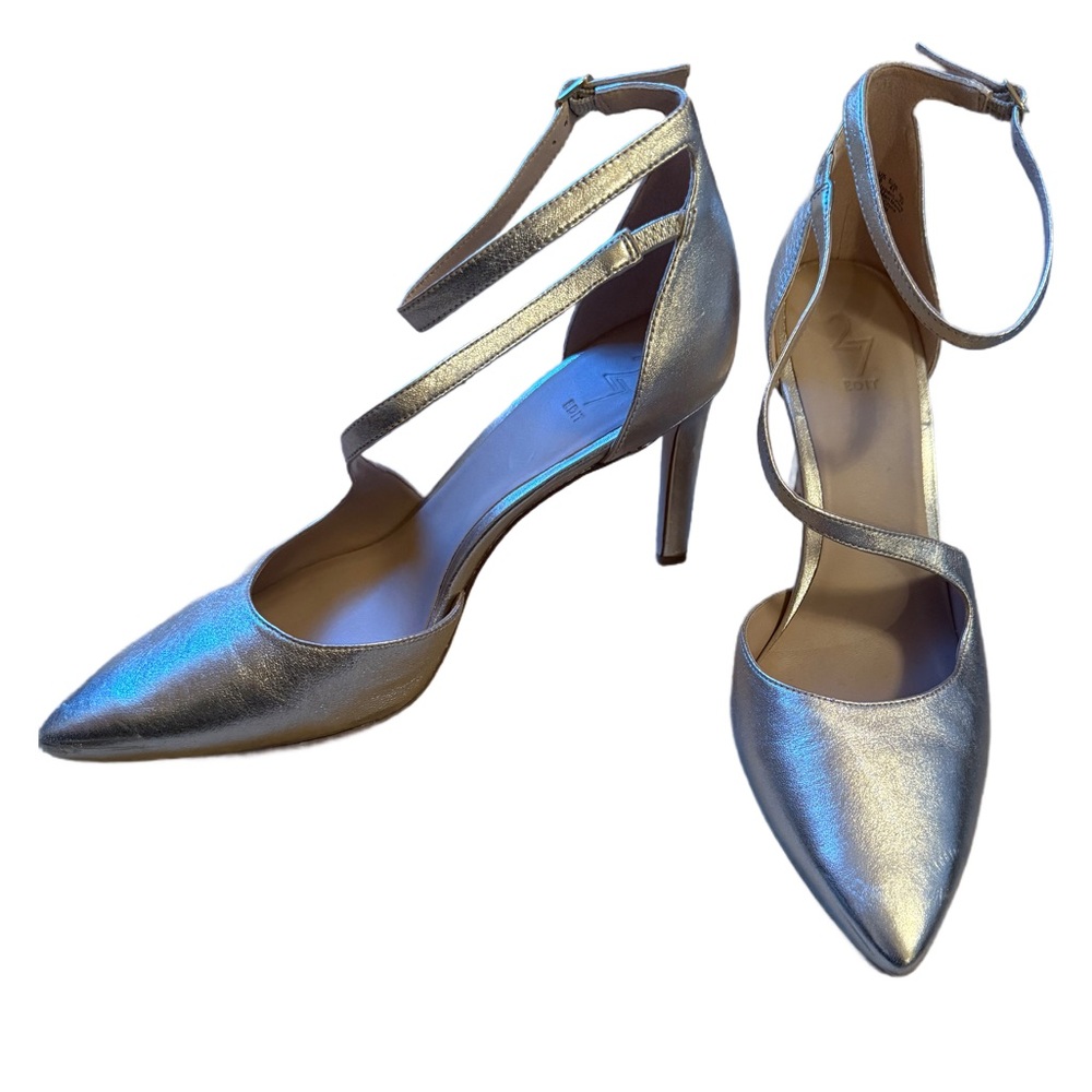27 Edit/ Abilyn gold leather pump. Worn twice! They are sexy and comfortable!